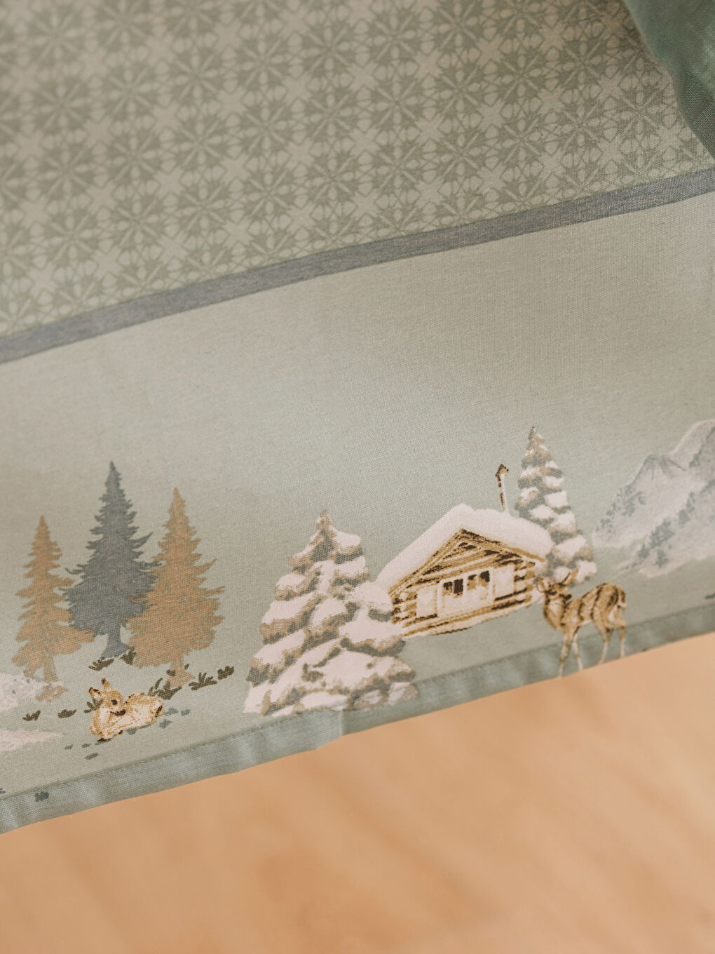 Yeşil Baskılı Masa Örtüsü 150x220 cm-3