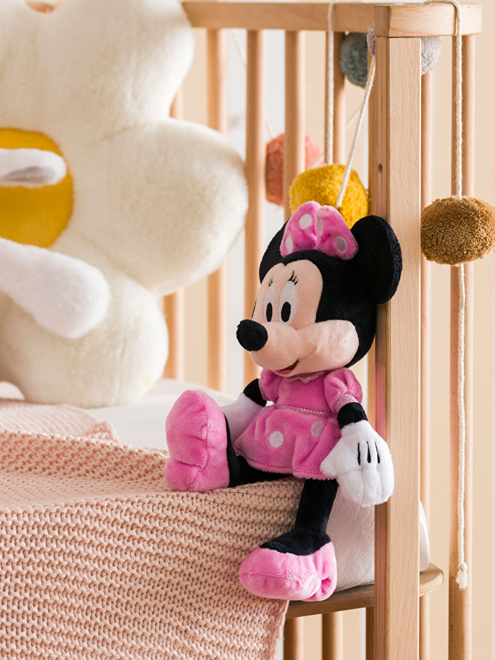 Minnie Mouse Oyuncak Figür 27 cm-1