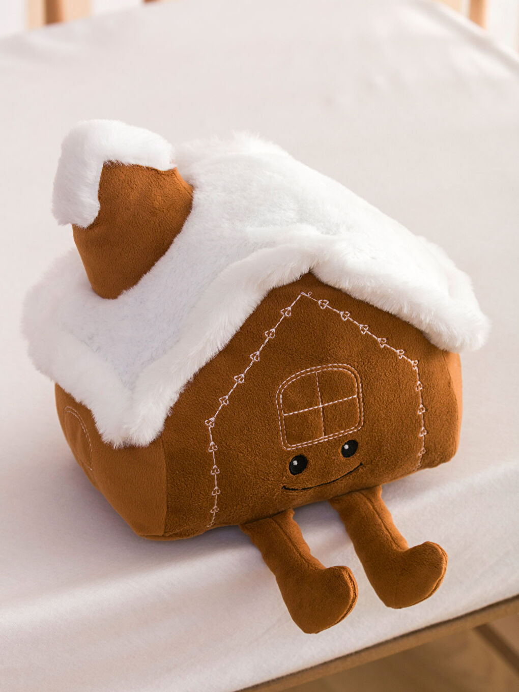 Плюшена детска възглавничка с фигура на къща 30 см-2