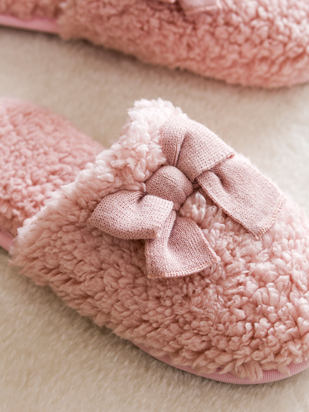 Pembe Fiyonk Detaylı Kadın Ev Terliği-2