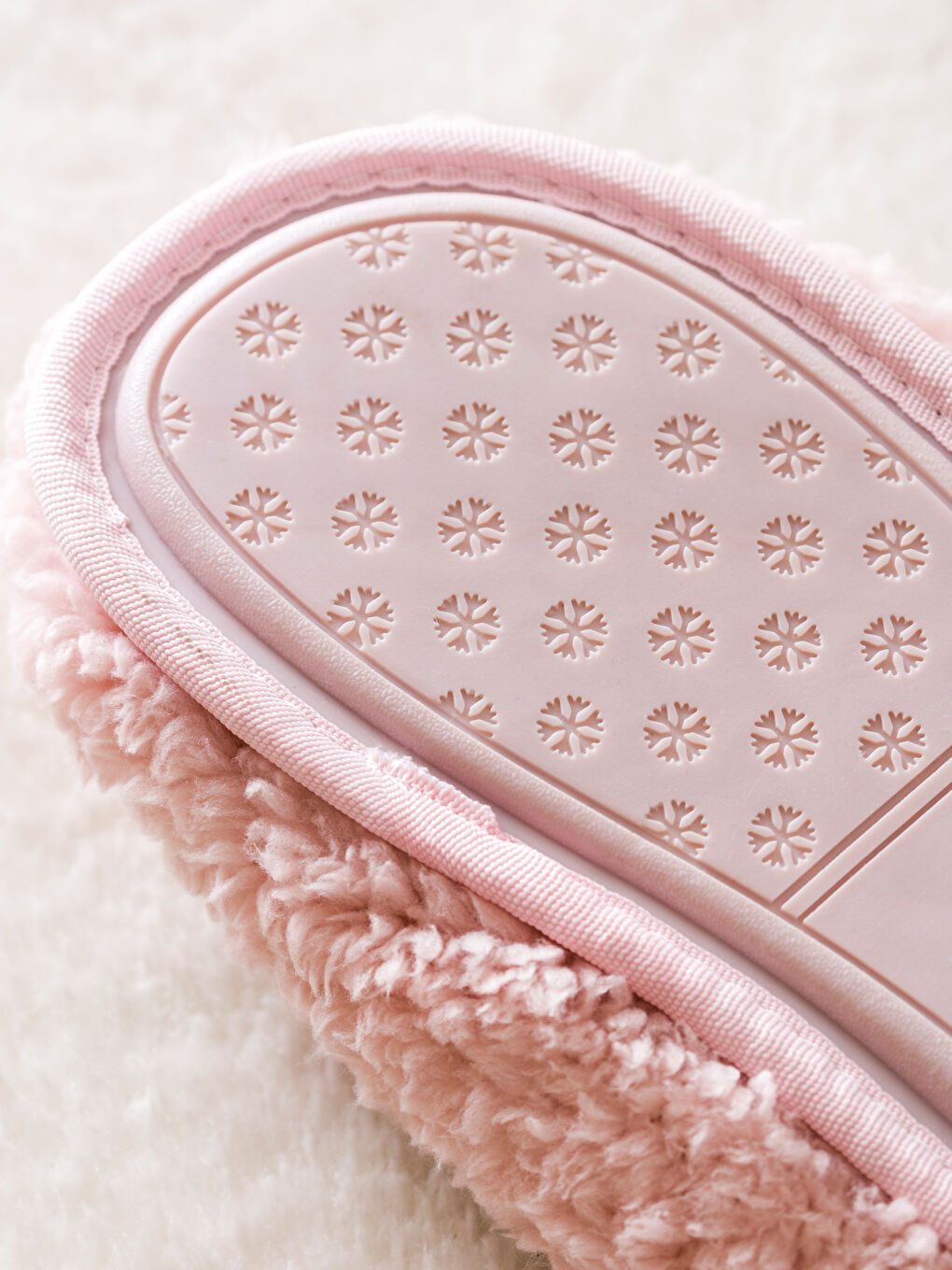 Pembe Fiyonk Detaylı Kadın Ev Terliği-4