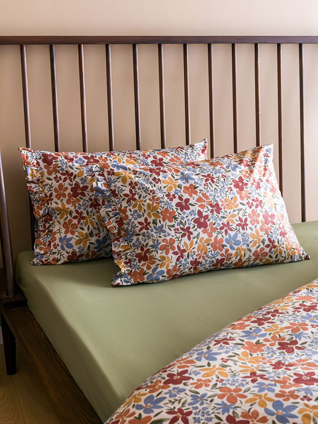 Karışık Çiçek Baskılı Çift Kişilik Nevresim Takımı-2