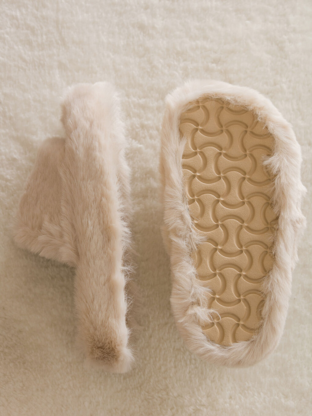 Ekru Tek Bantlı Pelüş Kadın Ev Terliği-3