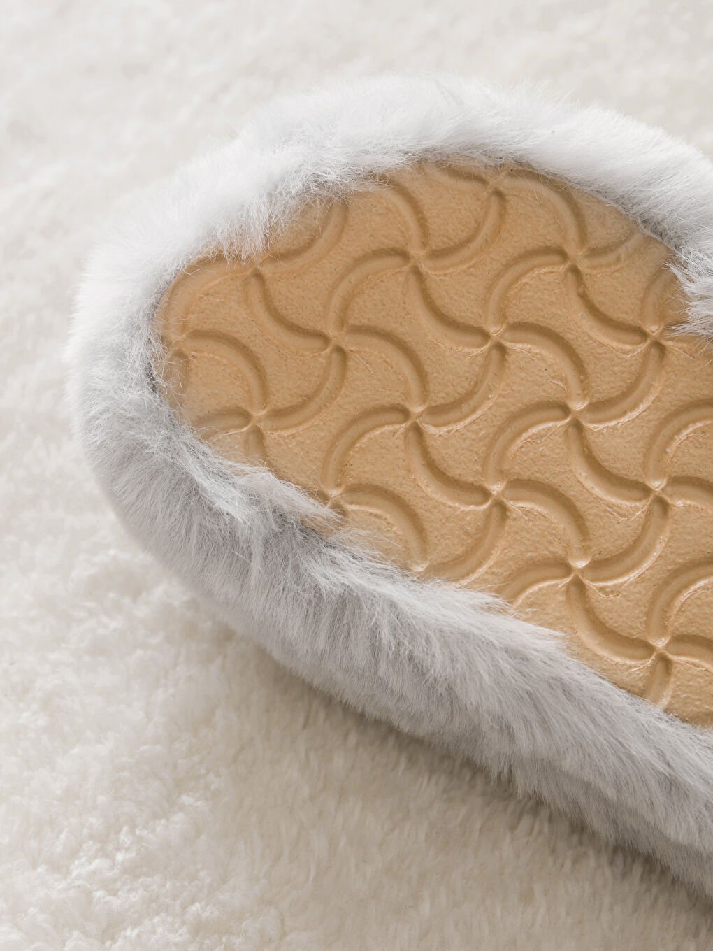 Gri Tek Bantlı Pelüş Kadın Ev Terliği-4