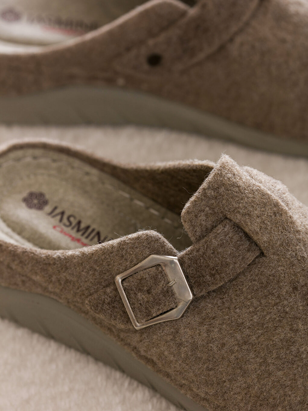 Bej Düz Pelüş Kadın Ev Terliği-2