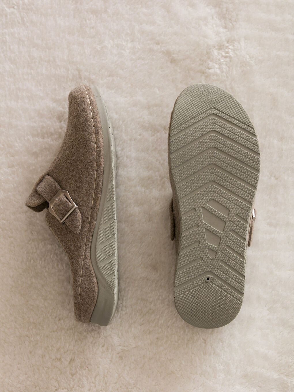 Bej Düz Pelüş Kadın Ev Terliği-3