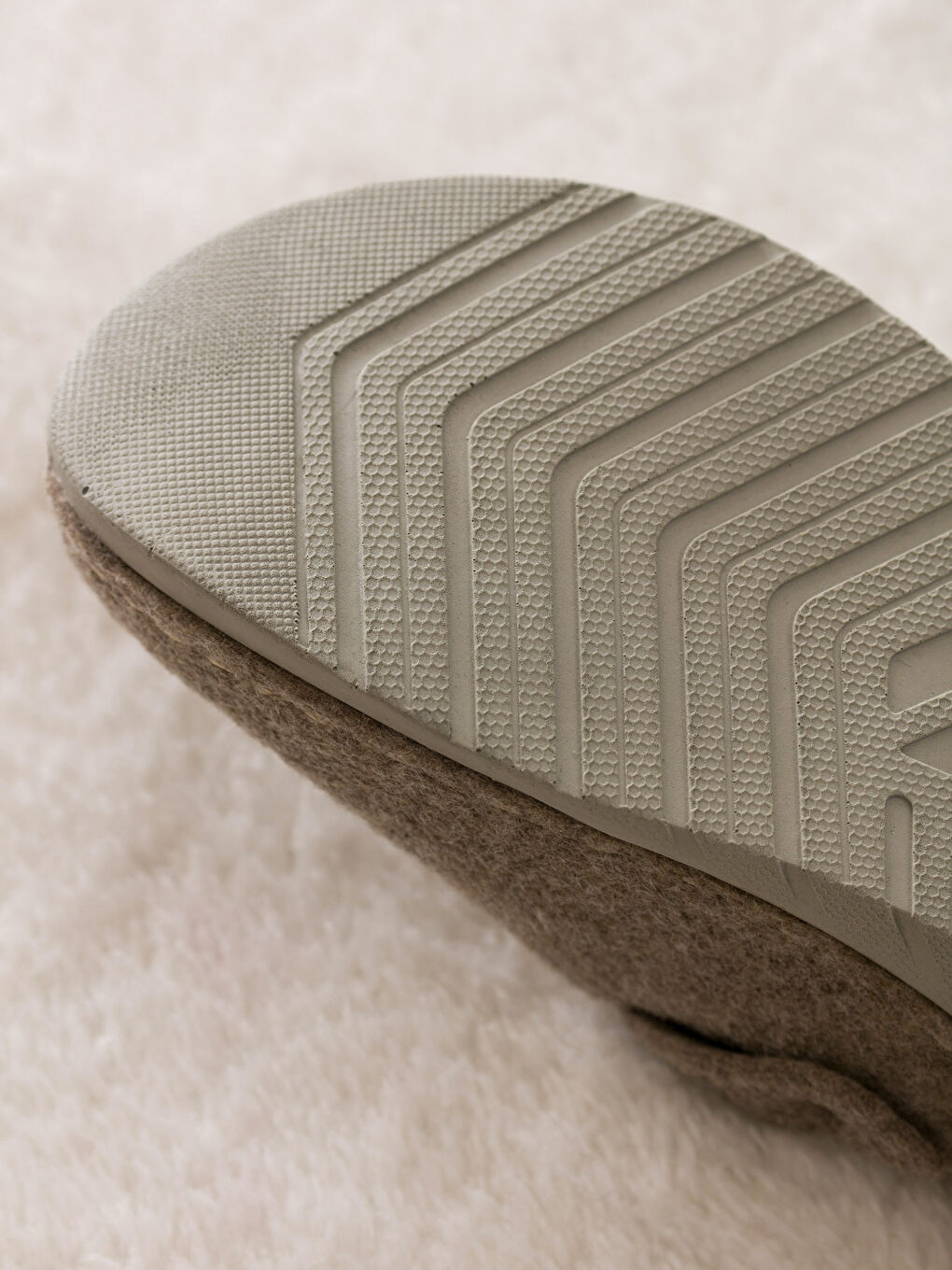 Bej Düz Pelüş Kadın Ev Terliği-4