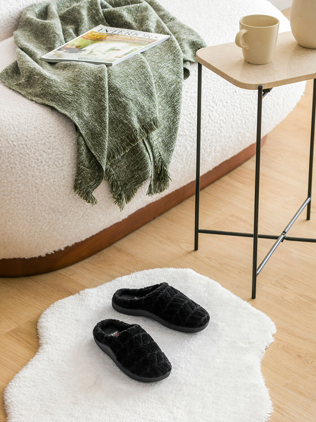 Siyah Desenli Kadın Ev Terliği