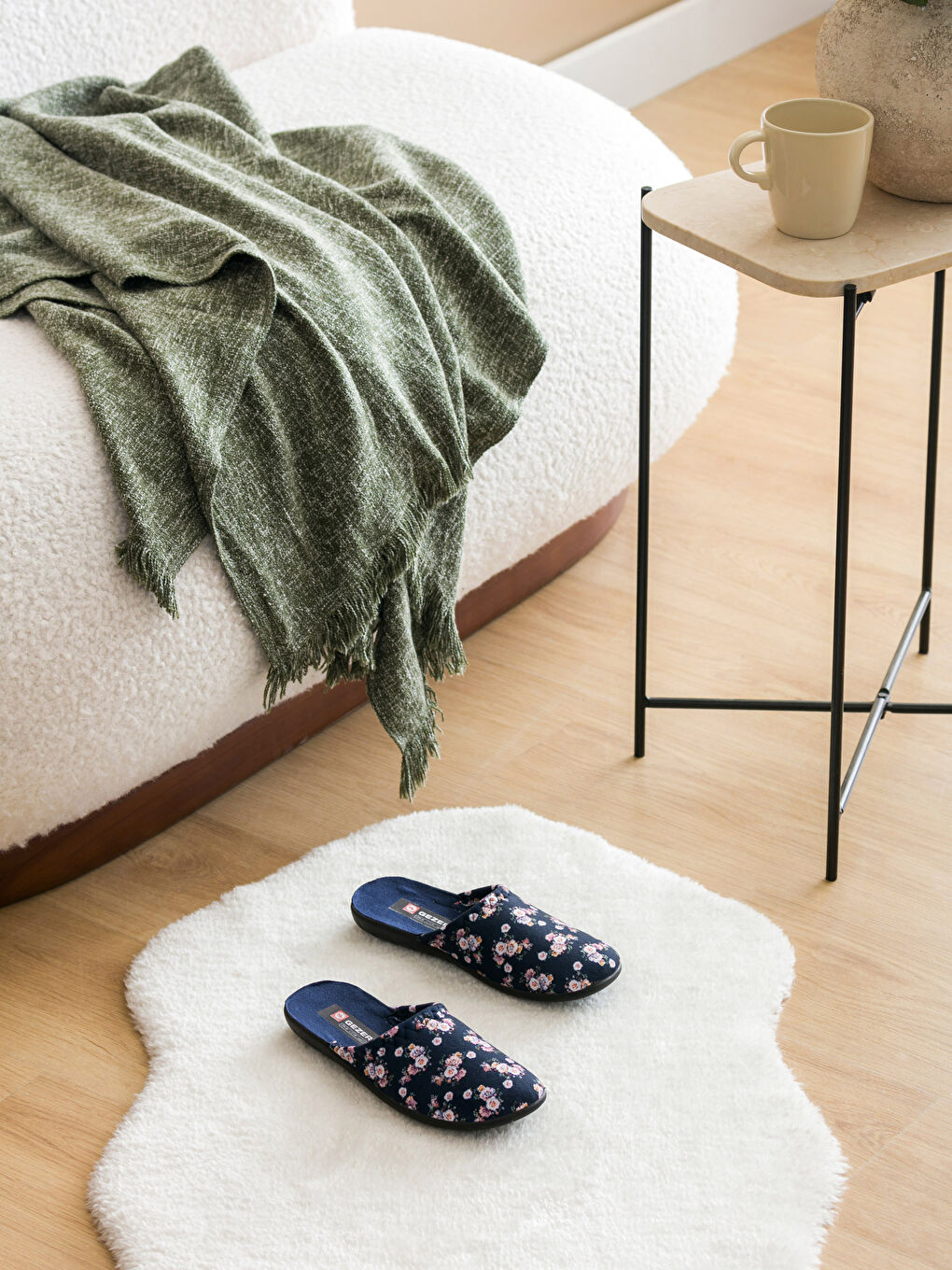 Lacivert Çiçek Baskılı Kadın Ev Terliği