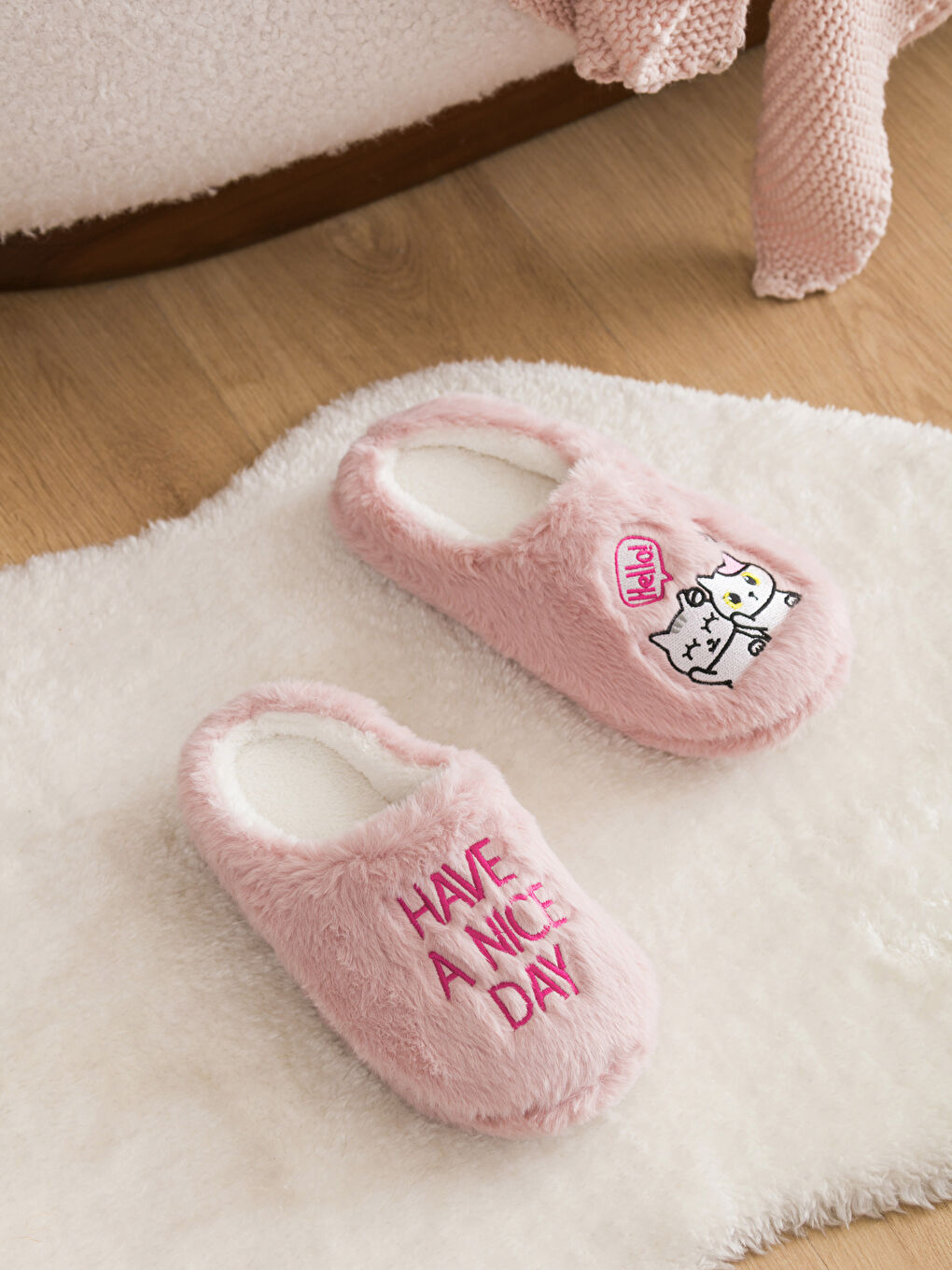 Lcw Home Pantoufles d'Intérieur pour Femmes en Peluche Brodées Chat -W48738Z8-VHG