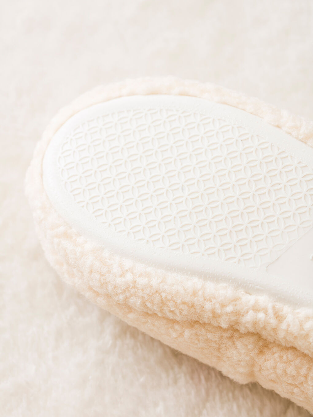 LCW HOME Plush Women's Home Shoes -W48747Z8-R9J