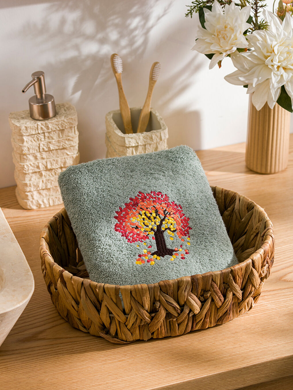 Haki Ağaç Nakışlı Yüz Havlusu 50x80 cm-1