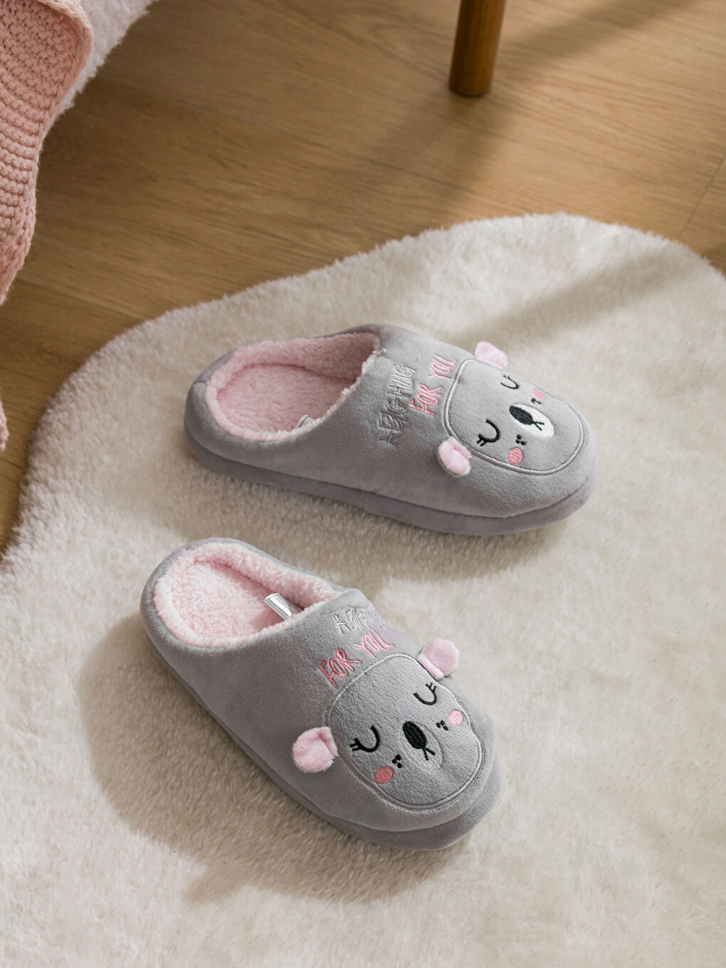 Papuci de casă pentru Femei Brodați cu Ursuleț de Pluș-1