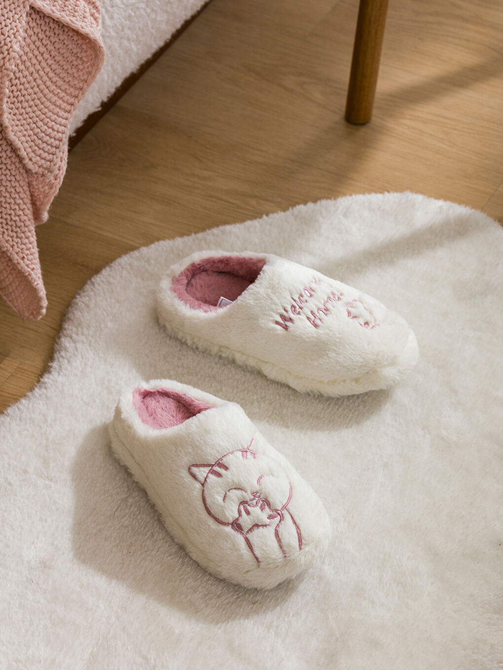 Papuci de casă pentru Femei Brodați cu Pisică-1