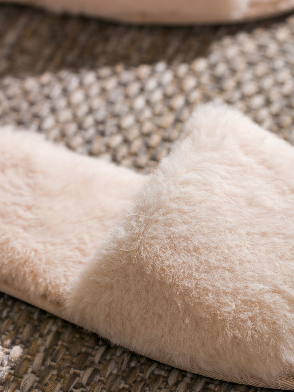 Plush Single-Band Women's Home Slippers-2