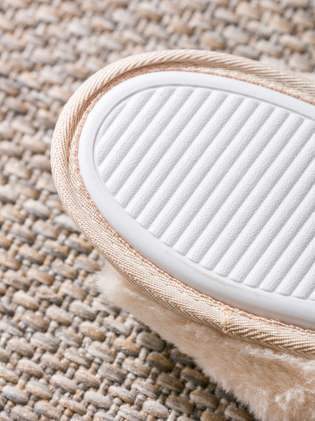 Plush Single-Band Women's Home Slippers-4