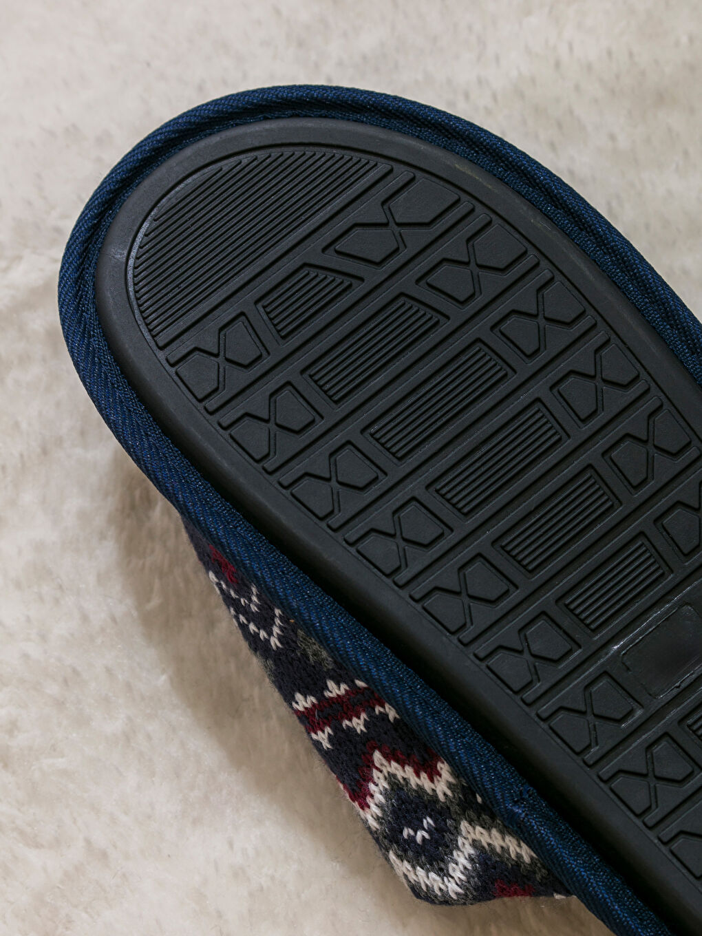 Ерлерге арналған үйге арналған тәпішкелер кестеленген-4