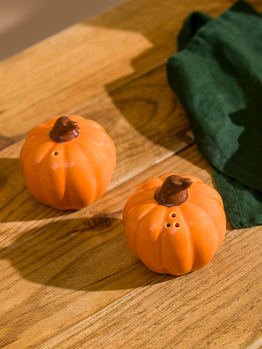 Pumpkin-Shaped Salt & Pepper Mill -W4CB32Z8-LSR