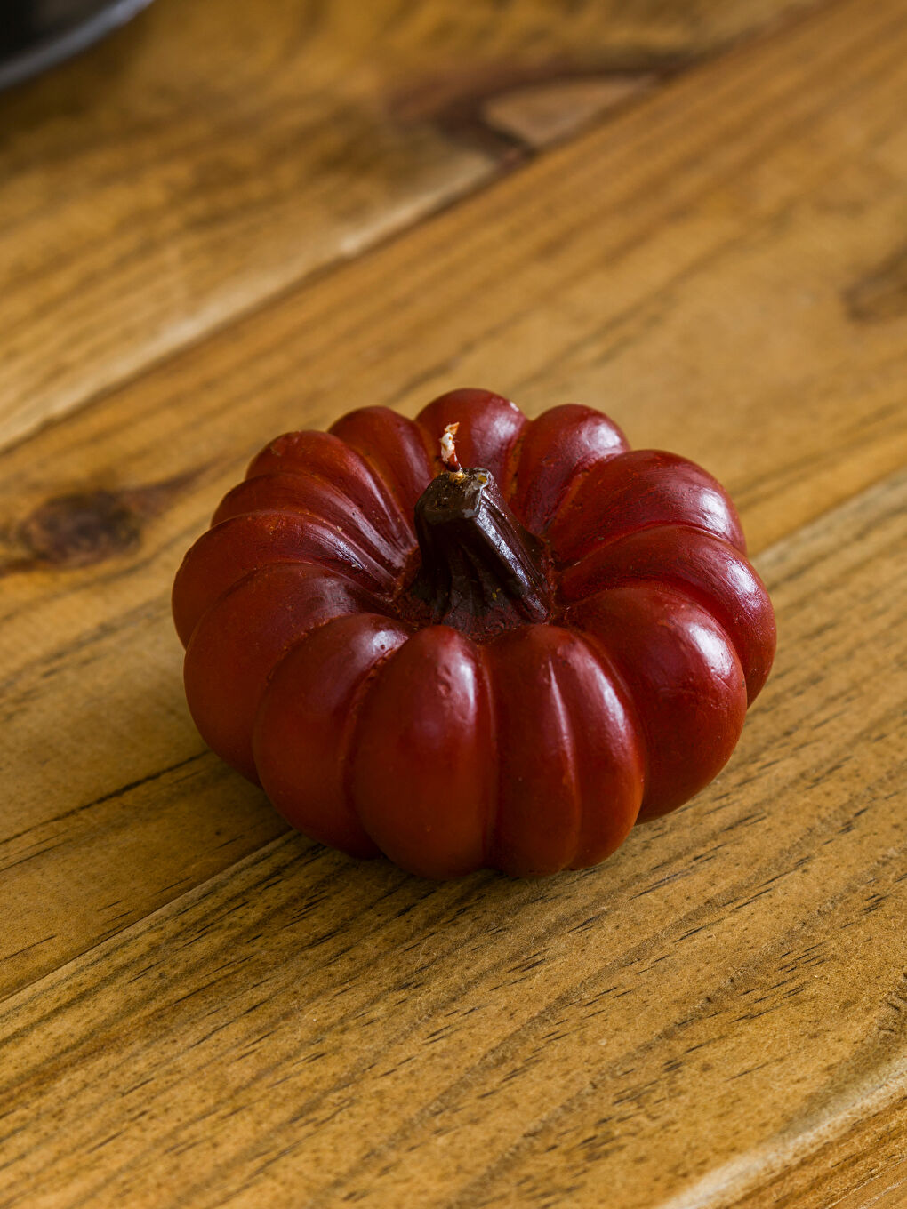 Kırmızı Bal Kabağı Desenli Mum-2