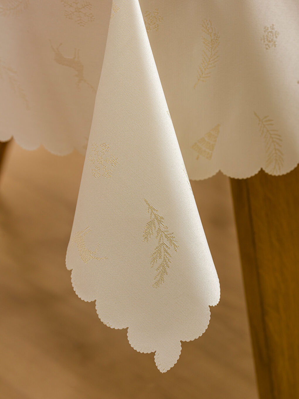LCW HOME Patterned Tablecloth 150x200 cm -W4CJ26Z8-LUL