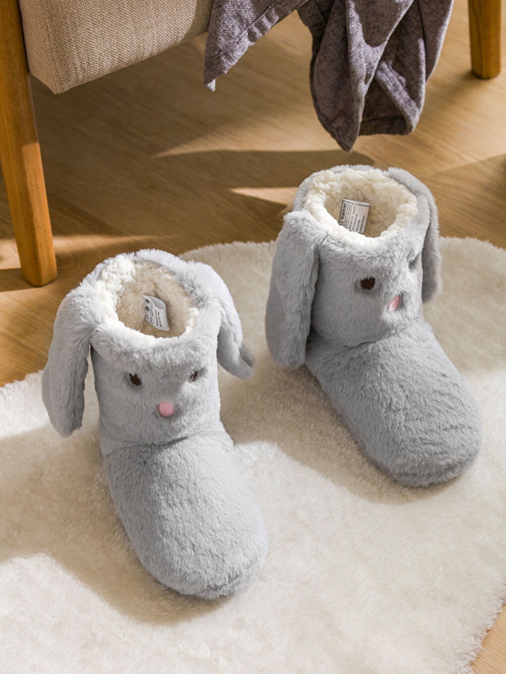 Tavşan Figürlü Pelüş Kadın Ev Botu-1