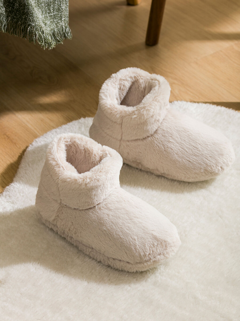 Bej Pelüş Kadın Ev Botu-1