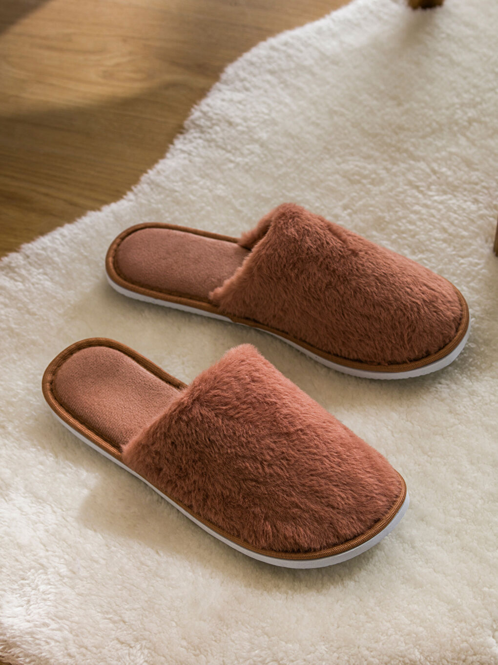 LCW HOME Plush Women's Home Slippers -W4DS52Z8-YGP