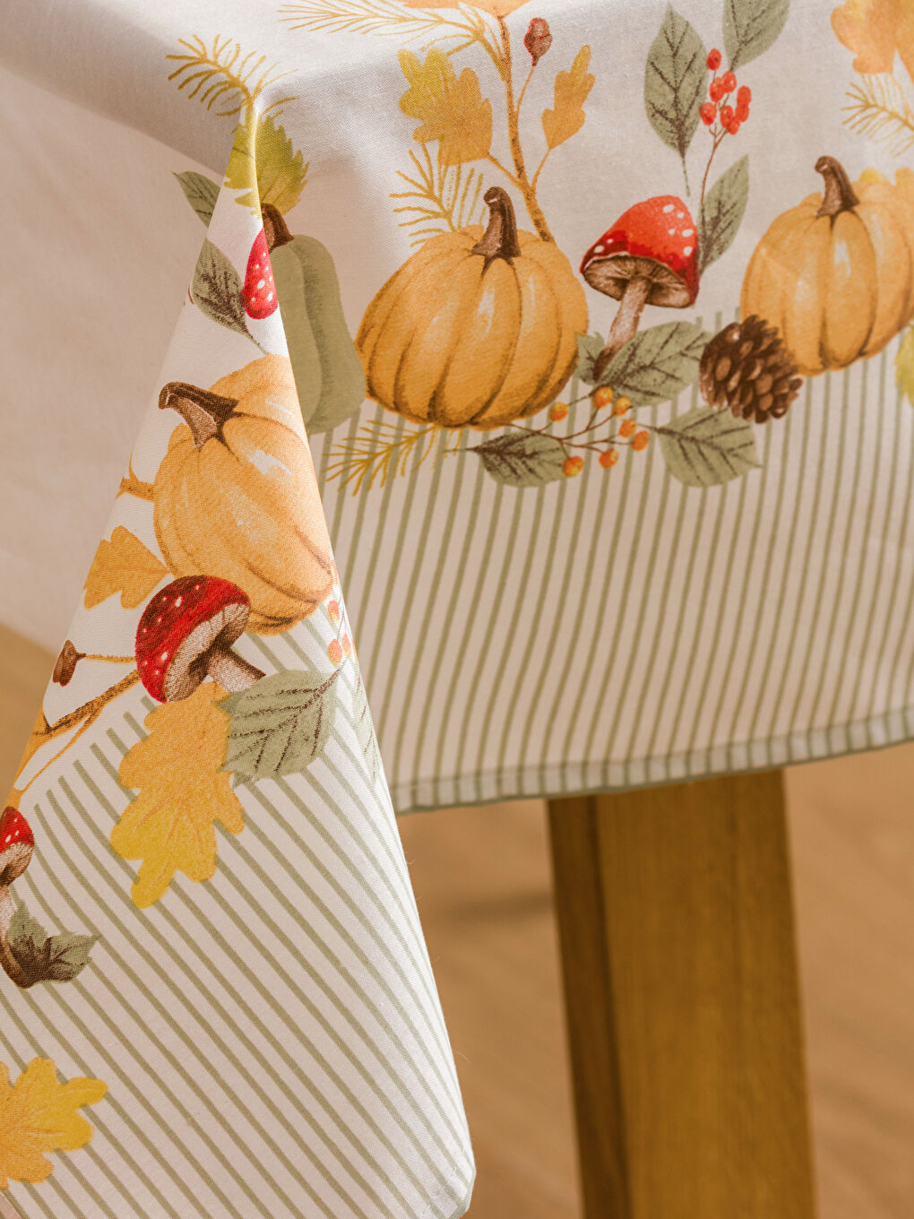 Štampani stolnjak 150x150 cm-2