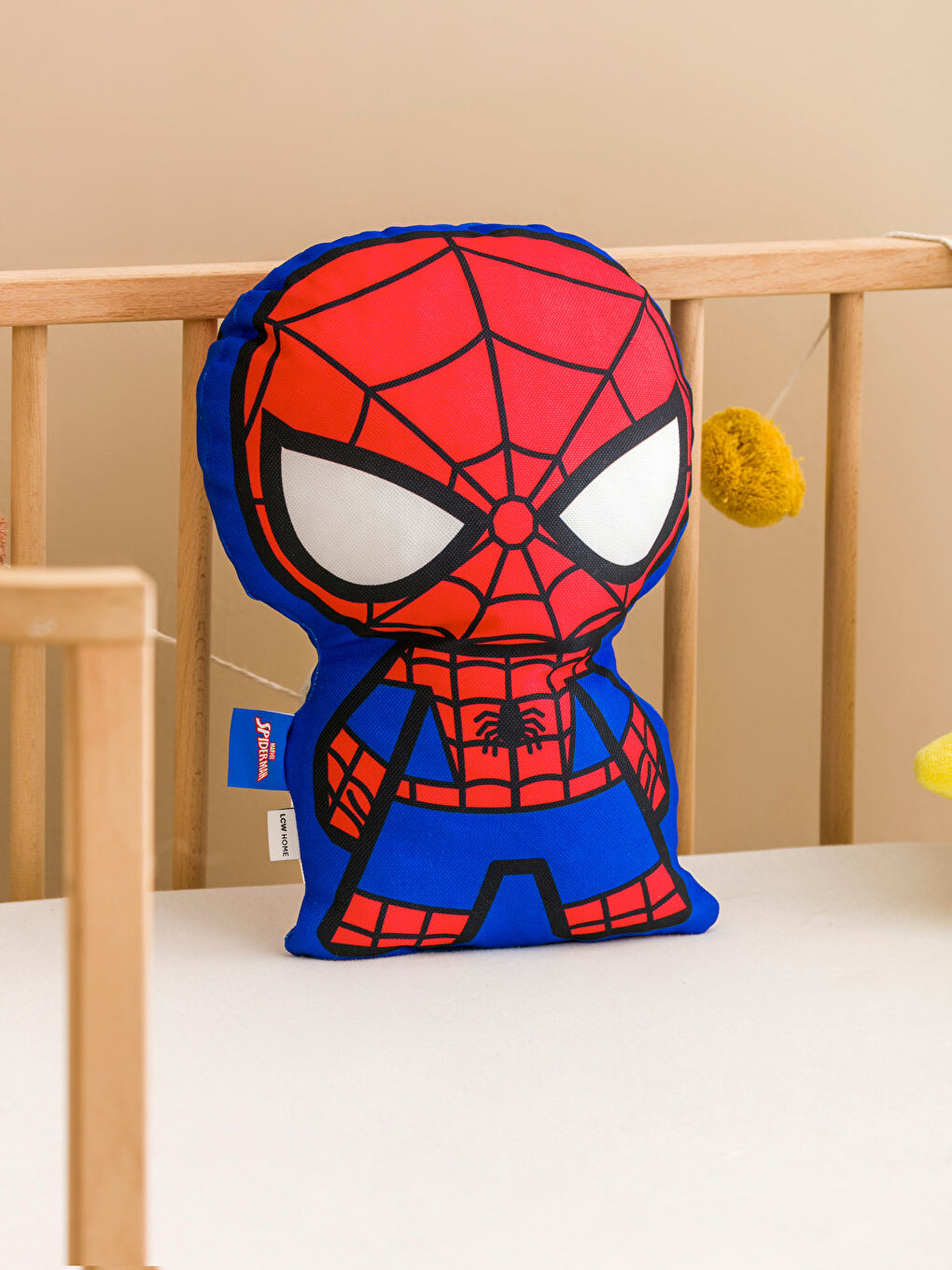 LCW HOME Karışık Baskılı Spiderman Baskılı Dolgulu Bebek Kırlent 41 Cm