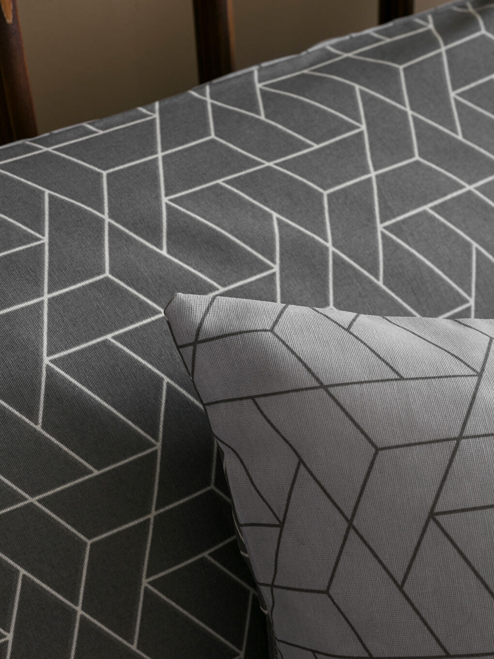 Gri Desenli Çift Kişilik Nevresim Seti-3