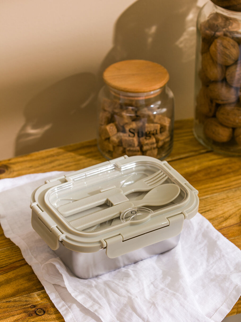 LCW HOME Locking Lid Food Storage Container with Fork and Spoon -W4GY48Z8-YLP