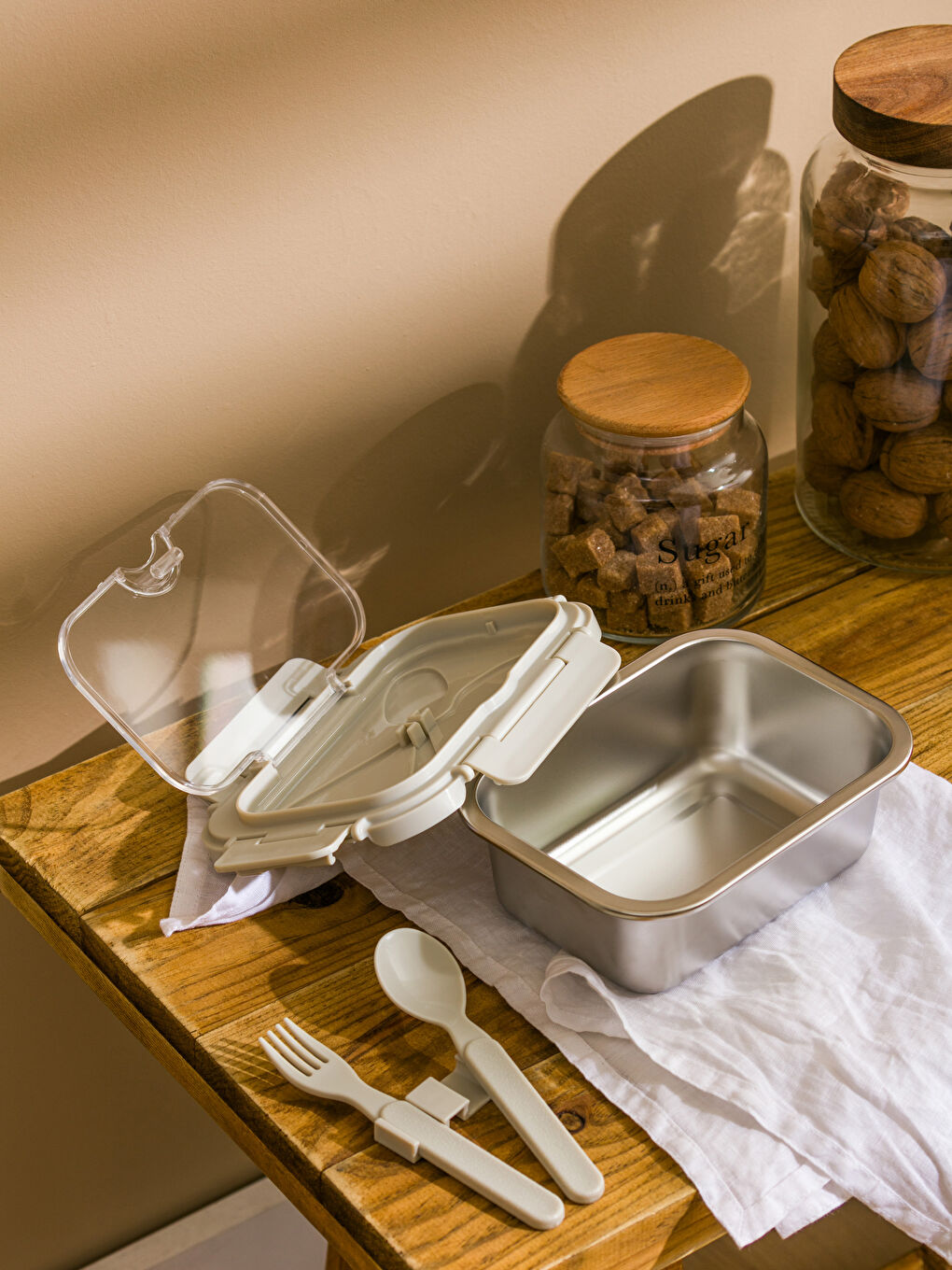LCW HOME Locking Lid Food Storage Container with Fork and Spoon -W4GY48Z8-YLP