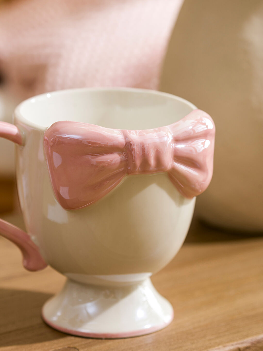 Beyaz Fiyonk Desenli Seramik Kupa 300 ml-2