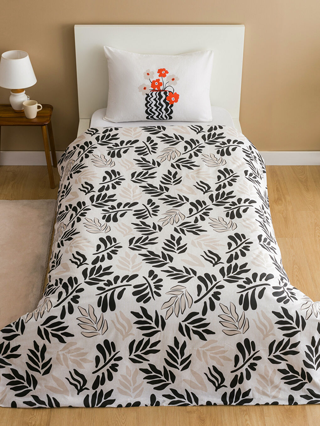 Bej Yaprak Desenli Tek Kişilik Nevresim Seti-1