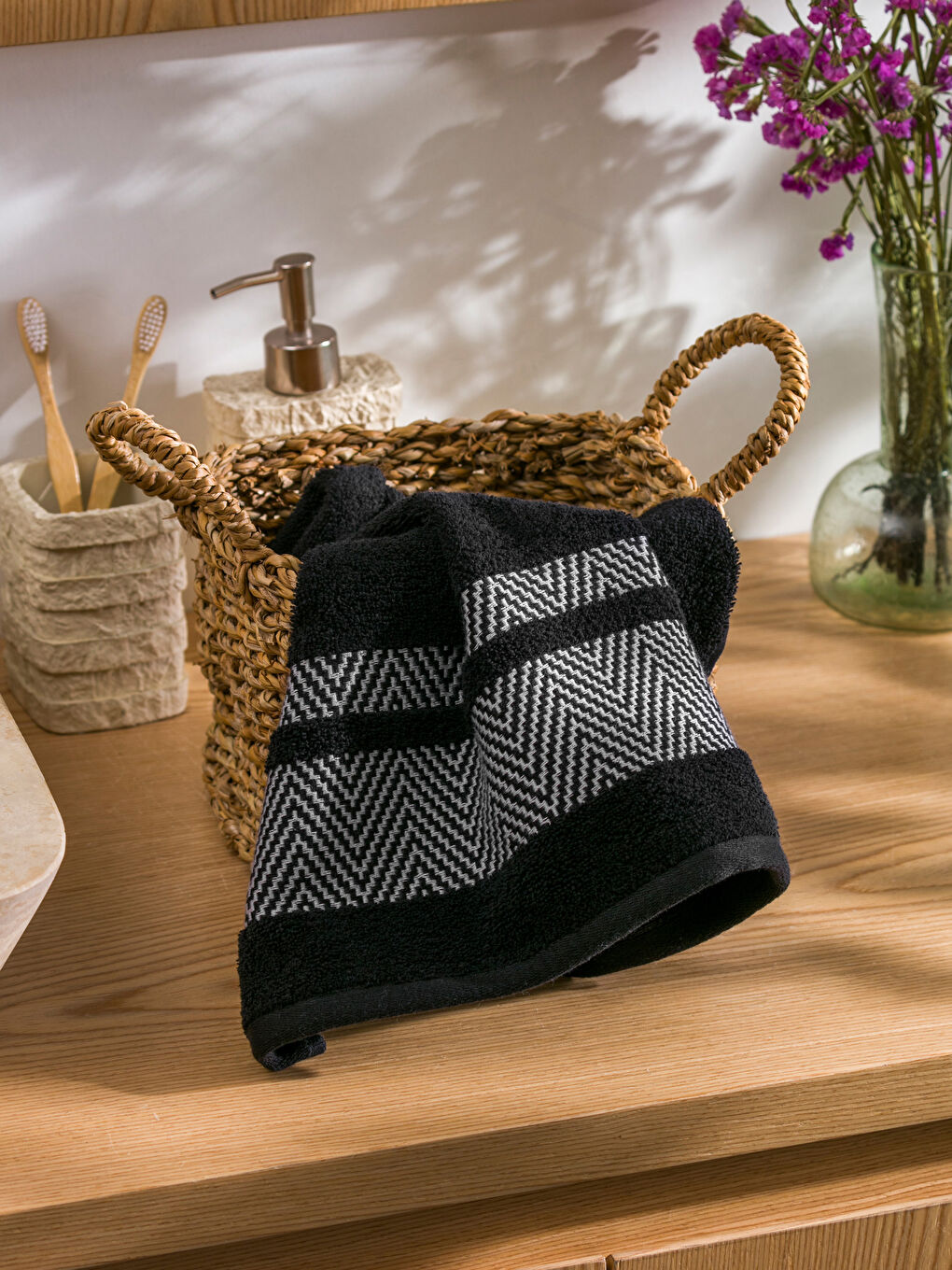 Siyah Desenli Yüz Havlusu 50x80 cm