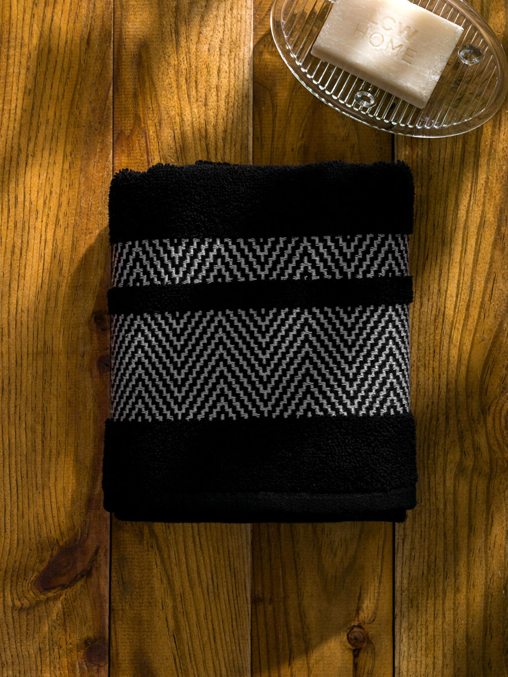 Siyah Desenli Yüz Havlusu 50x80 cm-2