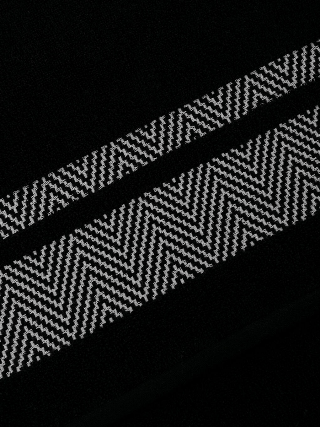 Siyah Desenli Yüz Havlusu 50x80 cm-3