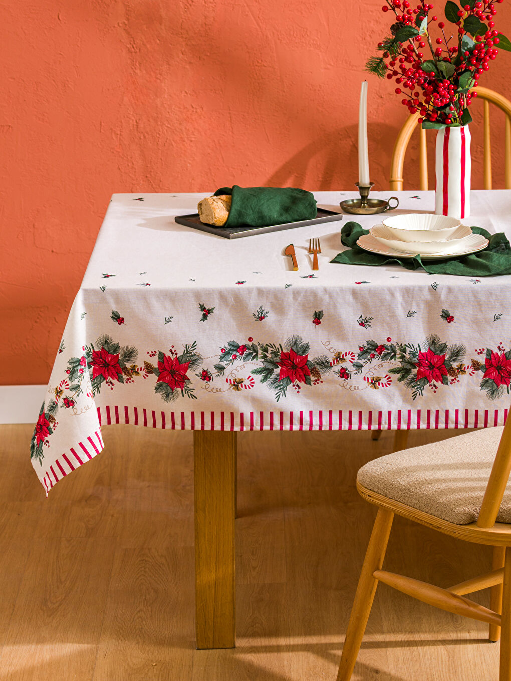 Bej Yılbaşı Temalı Masa Örtüsü 150x220 cm-2