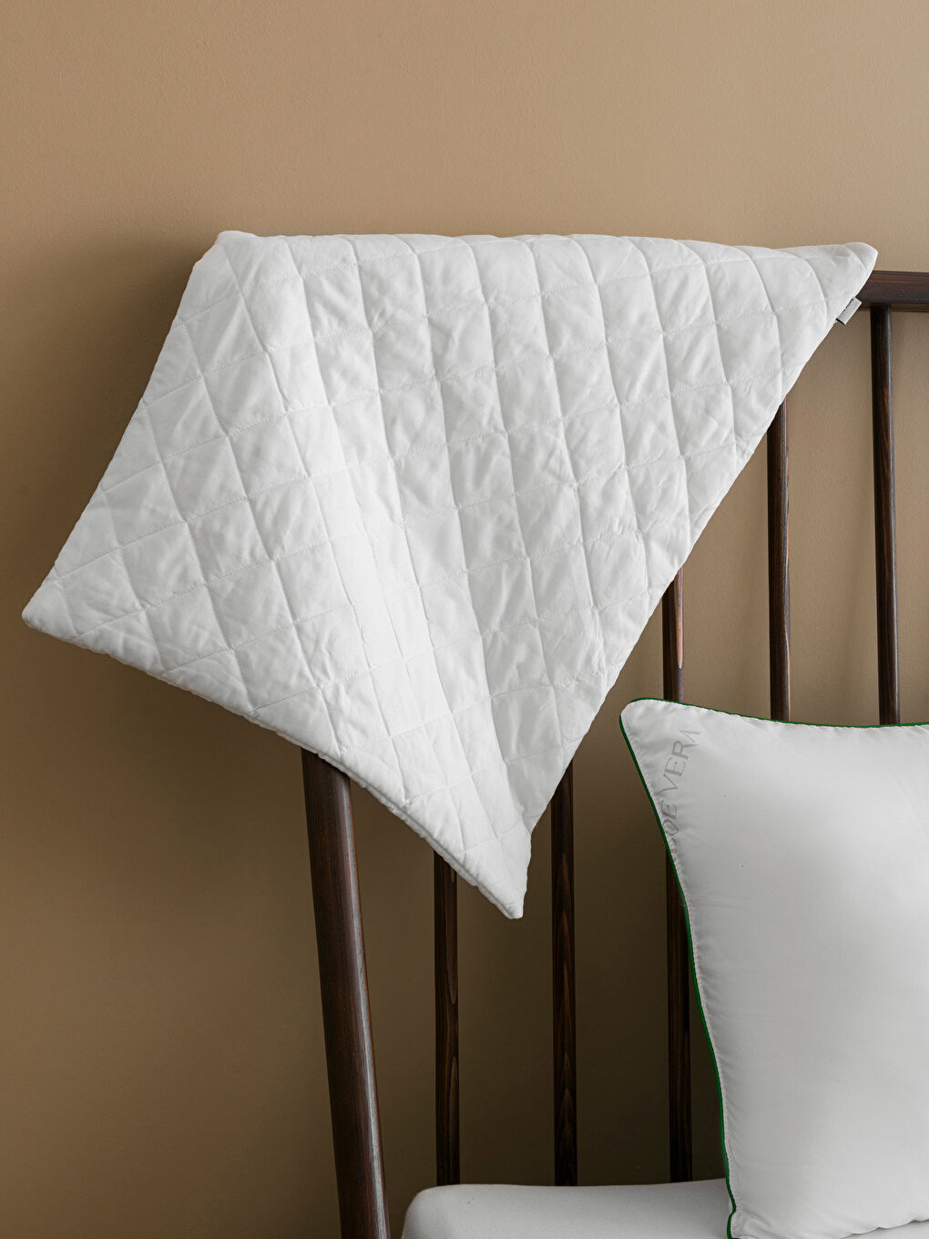 Beyaz Kapitone Desenli Yastık Alezi 50x70 cm-2