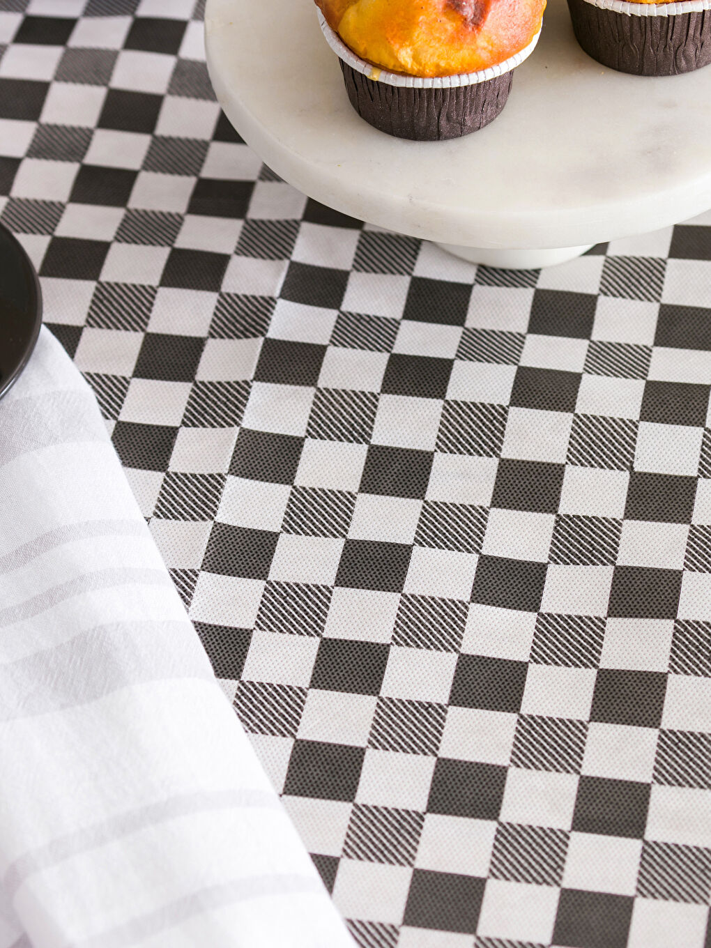 Siyah Dama Desenli Masa Örtüsü 160x160 cm-3