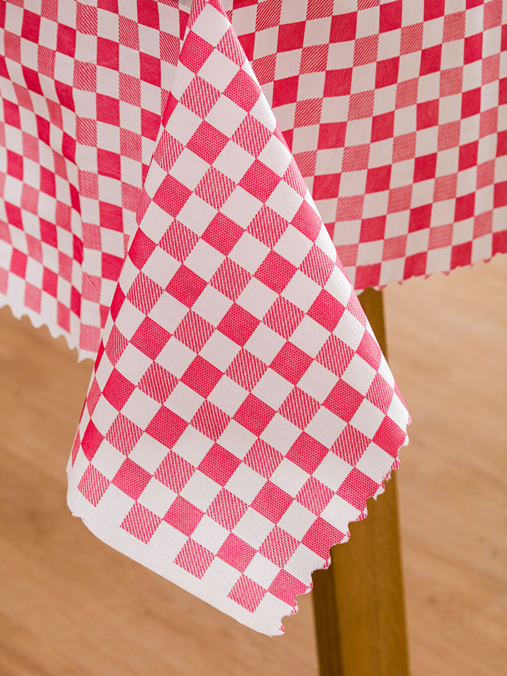 Kırmızı Dama Desenli Masa Örtüsü 160x160 cm-2