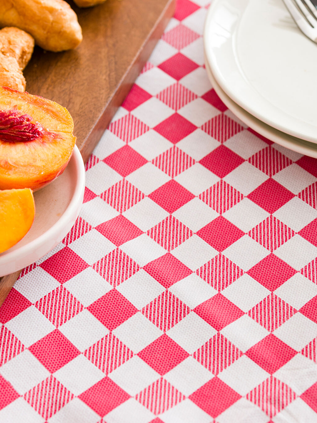 Kırmızı Dama Desenli Masa Örtüsü 160x160 cm-3