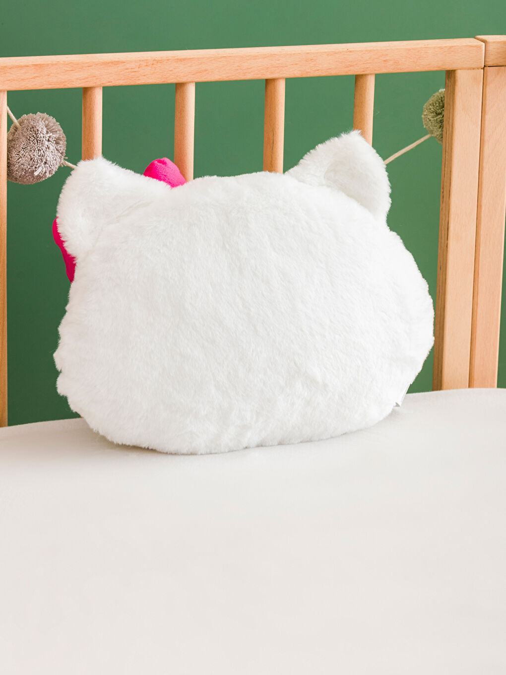 LCW HOME Beyaz Hello Kitty Lisanslı Bebek Kırlent 34 Cm - 1