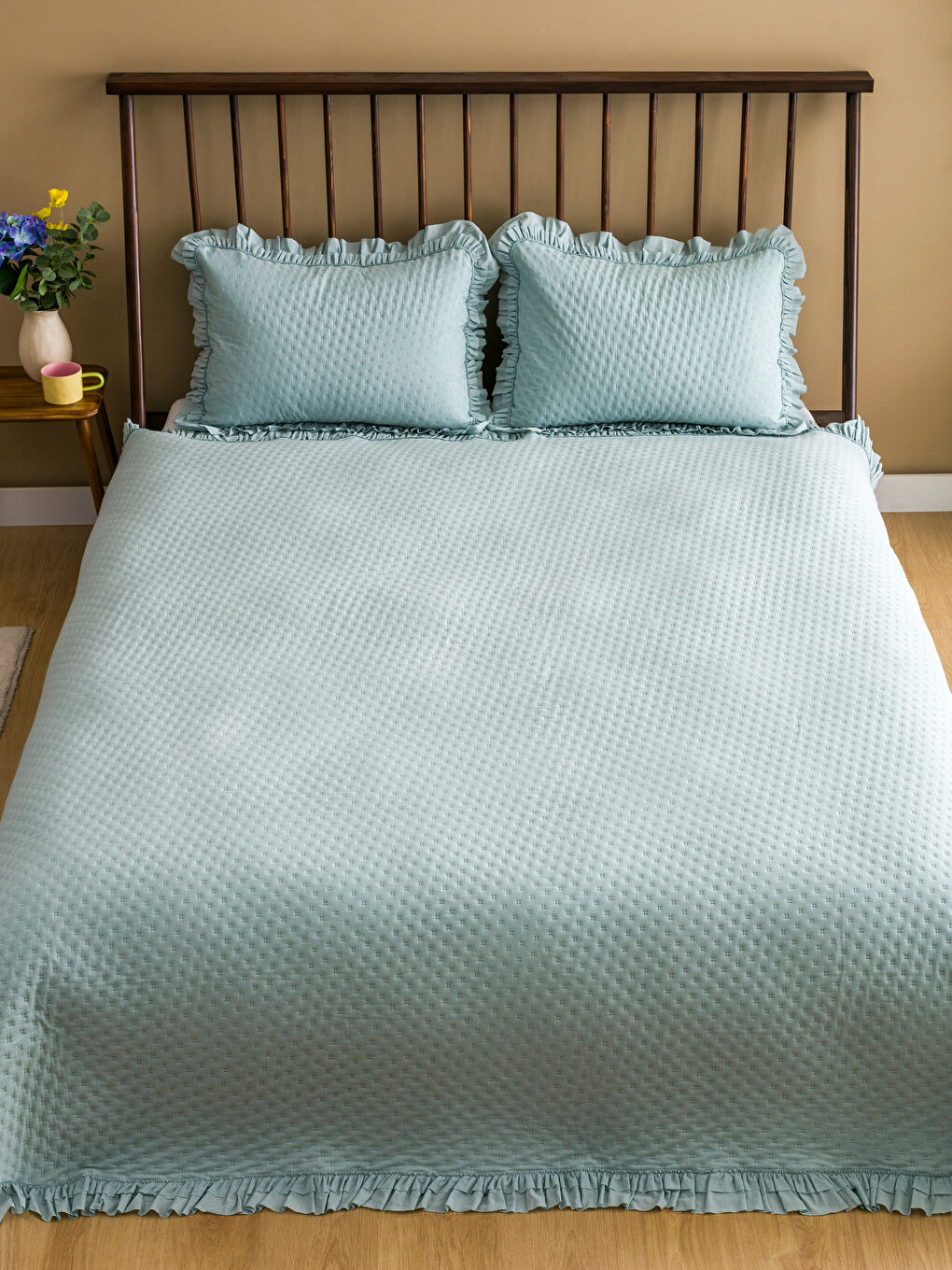 Yeşil Fırfır Detaylı Çift Kişilik Yatak Örtüsü Seti-1