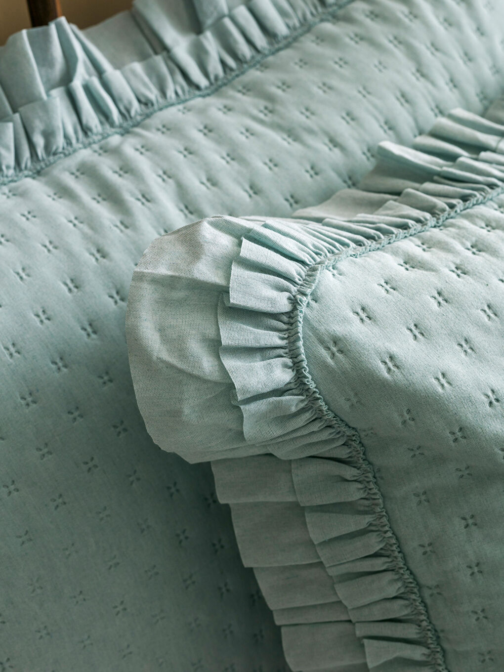 Yeşil Fırfır Detaylı Çift Kişilik Yatak Örtüsü Seti-3