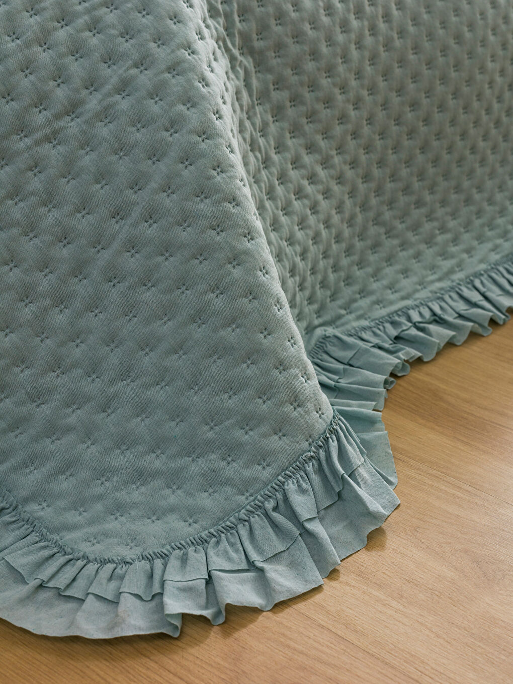 Yeşil Fırfır Detaylı Çift Kişilik Yatak Örtüsü Seti-4