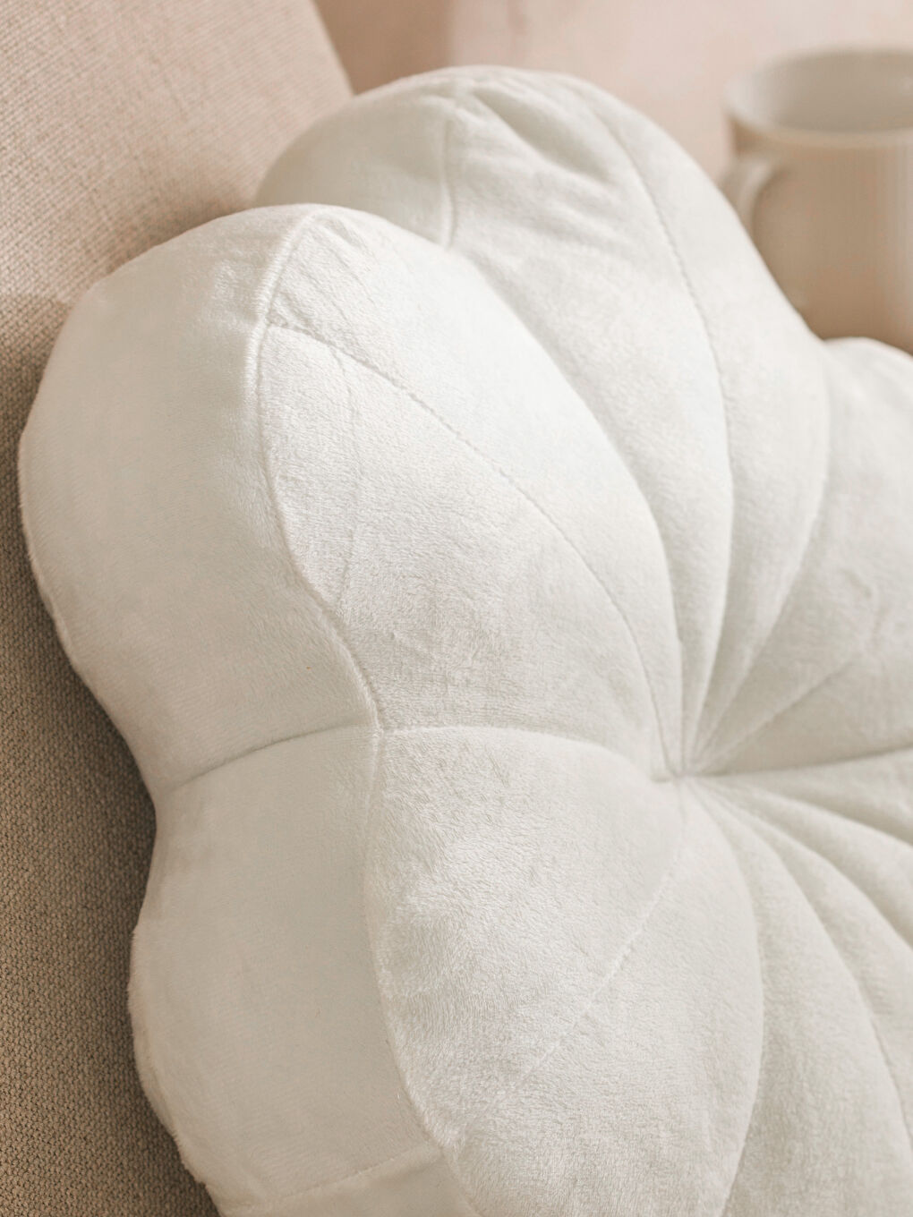 Bej Papatya Kırlent 38 cm-2