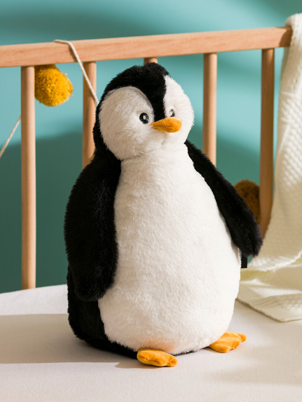 LCW HOME Karışık Penguen Figürlü Pelüş Bebek Kırlent 36 Cm