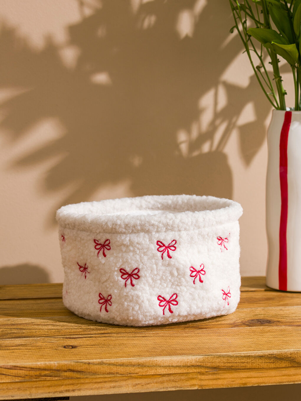 LCW HOME Organizator za peškire od pliša sa vezom i mašnom 20 cm -W57373Z8-J5E