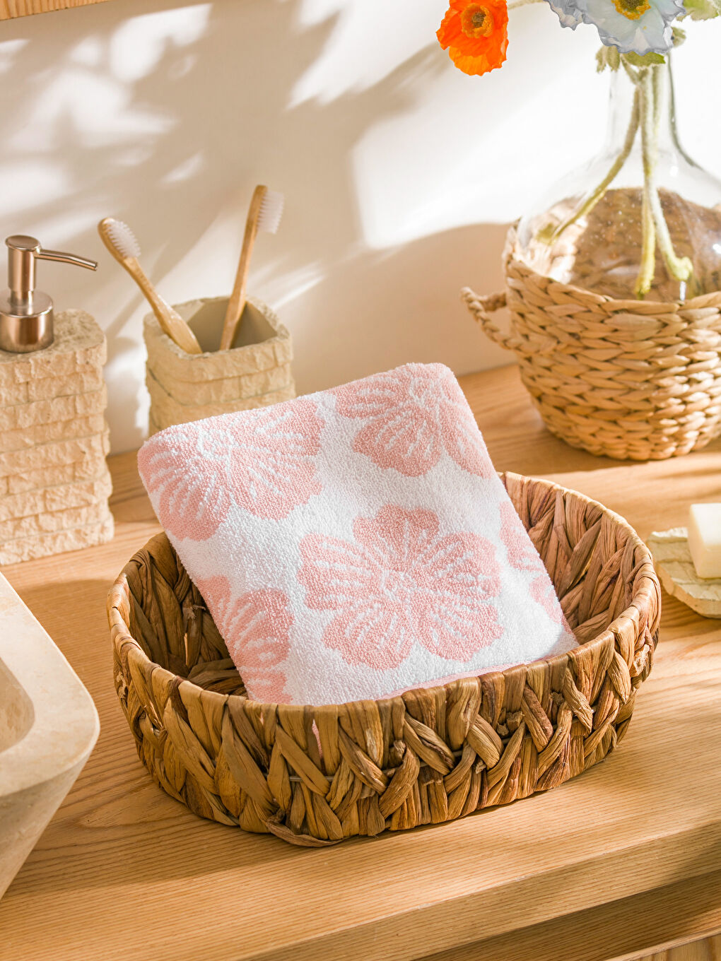 LCW HOME مناشف وجه مطرزة بالزهور 50x80 سم -W58662Z8-DF4